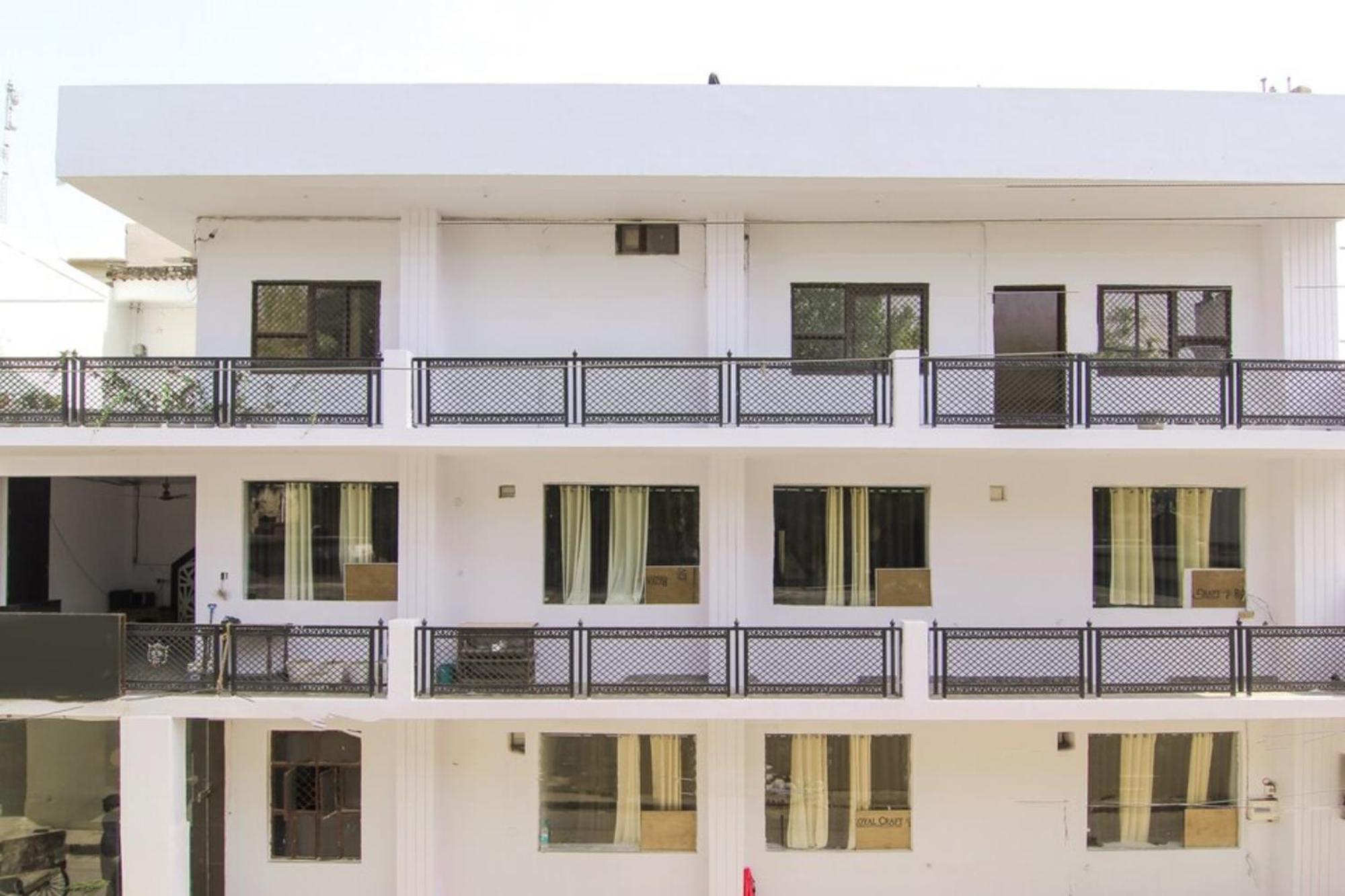 Grg Rajput Charbagh Near Sudarshan Cinema Hall & Juction Railway Station 550m Homestay