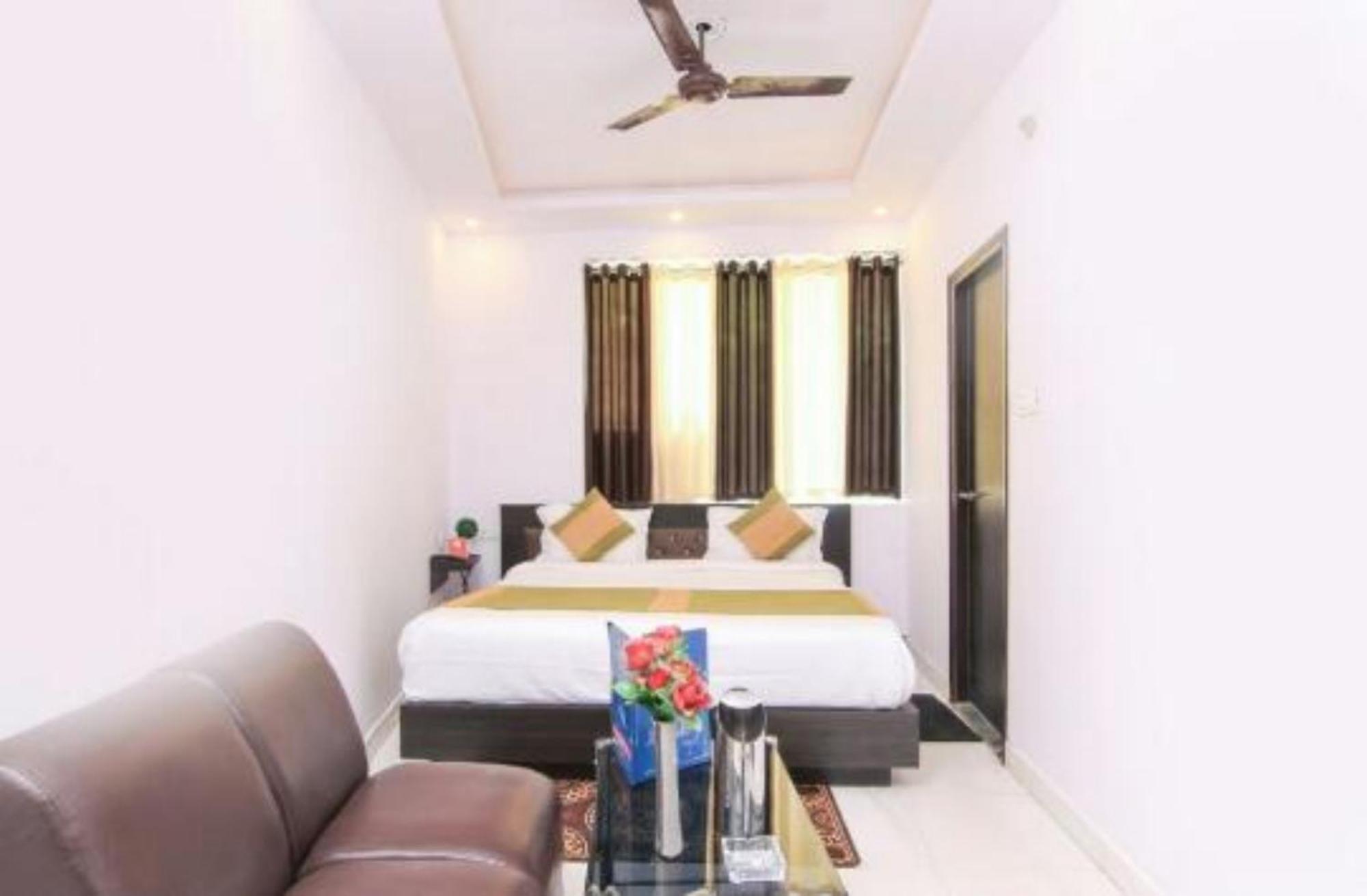 Homestay Grg Rajput Charbagh Near Sudarshan Cinema Hall & Juction Railway Station 550m