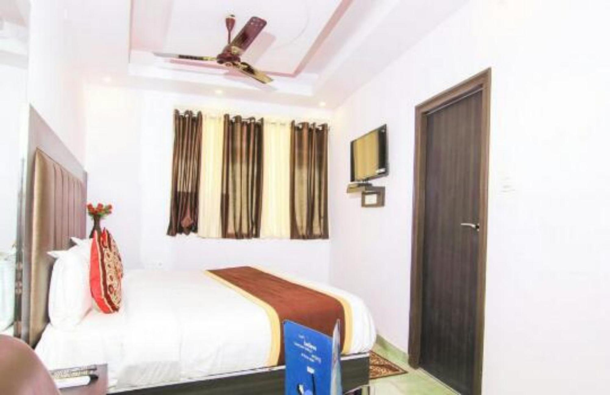 Grg Rajput Charbagh Near Sudarshan Cinema Hall & Juction Railway Station 550m Homestay *
