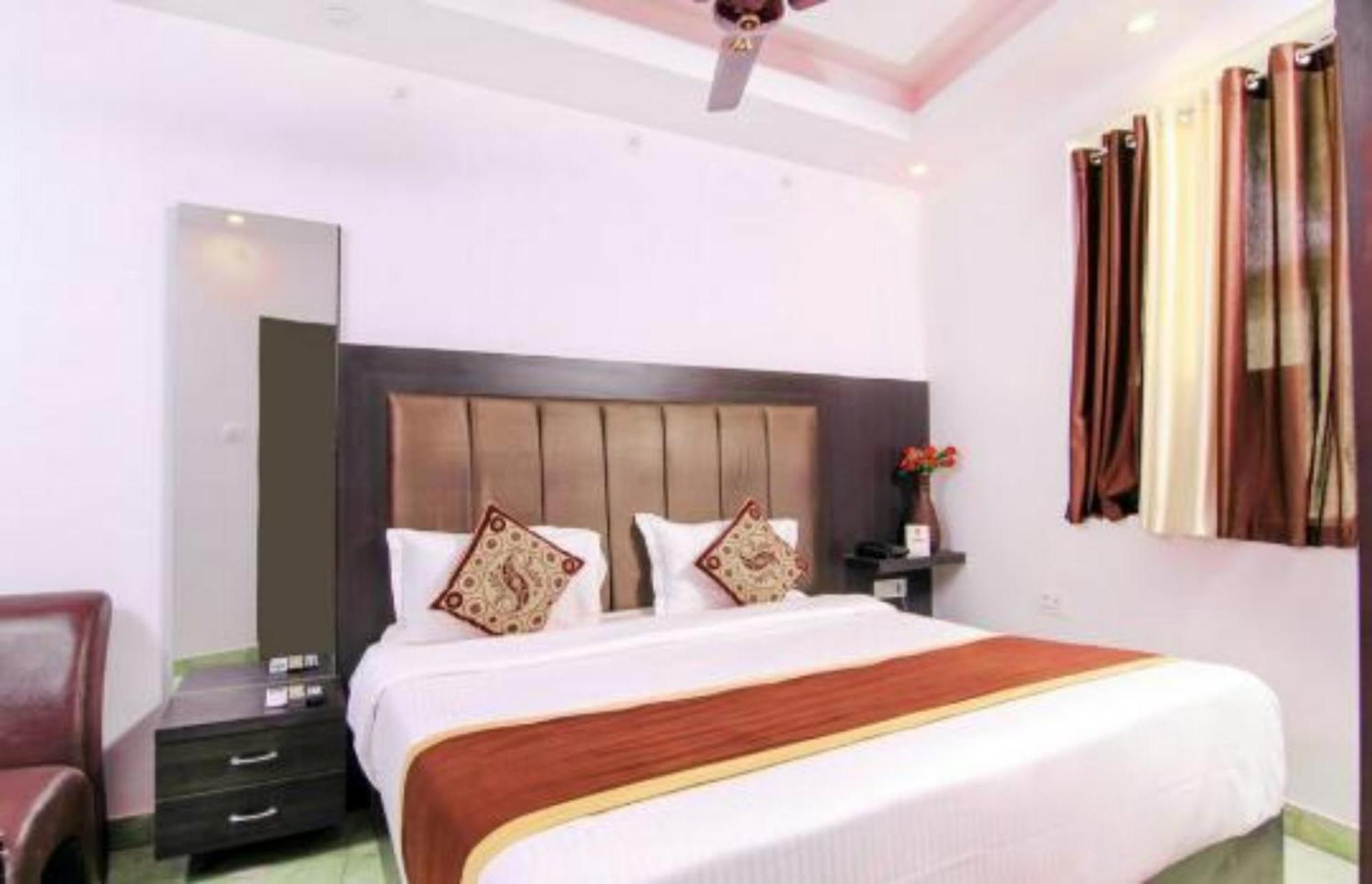 Grg Rajput Charbagh Near Sudarshan Cinema Hall & Juction Railway Station 550m Homestay